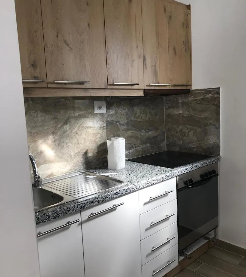 Vila Floban & Mirdar Koshi Sarandë Albanien