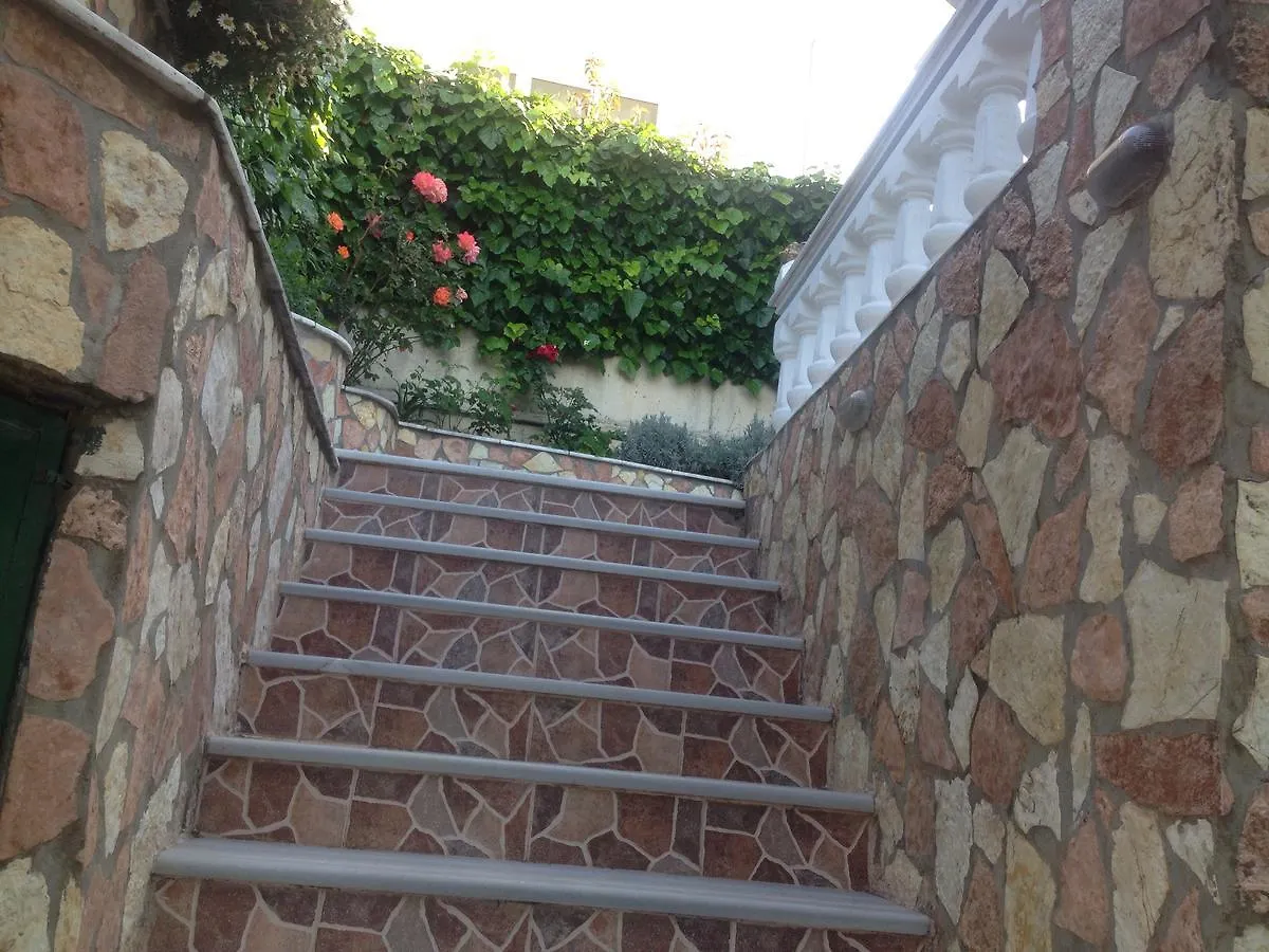 Vila Floban & Mirdar Koshi Sarande Apartment