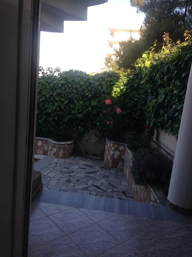 Vila Floban & Mirdar Koshi Sarande Apartment