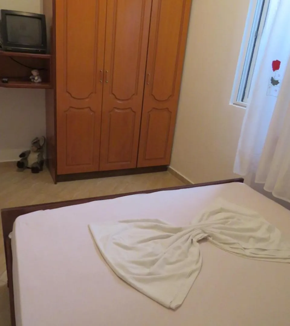 Vila Floban & Mirdar Koshi Sarandë
