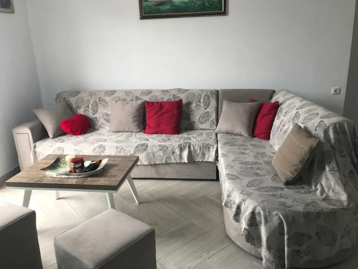 Vila Floban & Mirdar Koshi Sarande 0*,