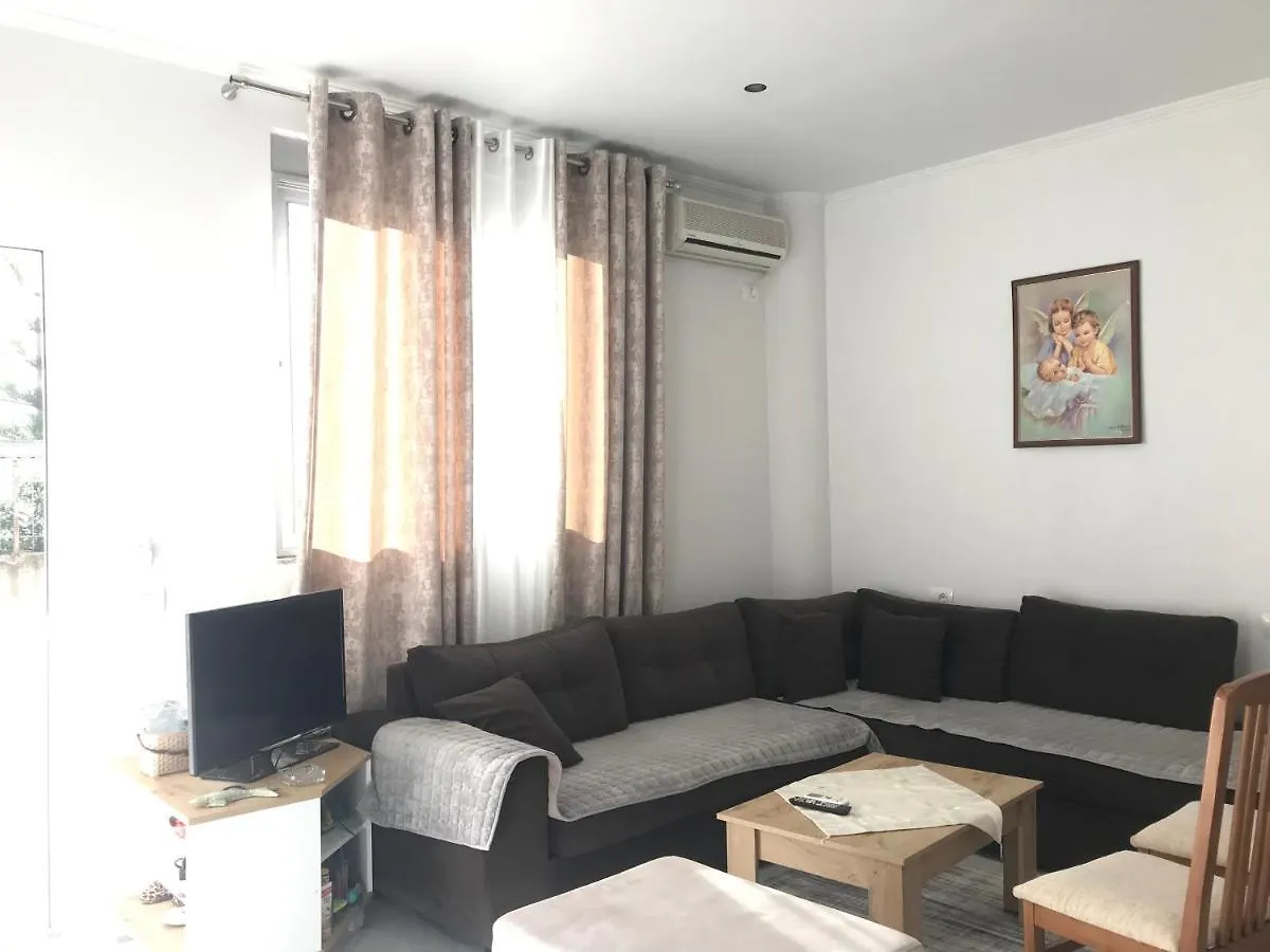 Vila Floban & Mirdar Koshi Sarande Apartment